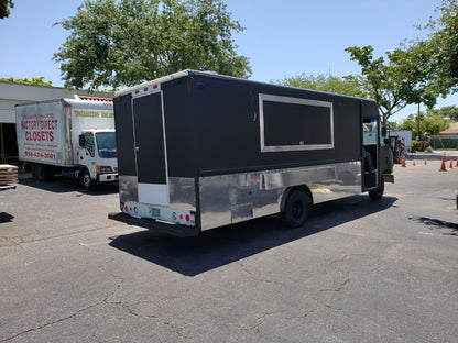 2006 Ford Food Truck 18' (Pre-owned)